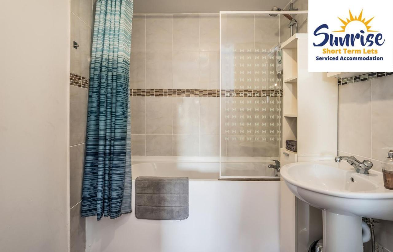 The Law, Has 4 Rooms With Tvs, 2 Bathrooms, Central, Free Parking, Fully Equipped, Contractor And Trades Favourite, 5 Mins To Centre - Long Stays, Invoice And Reduced Price Are Only Via Sunrise Short Lets ダンディー エクステリア 写真