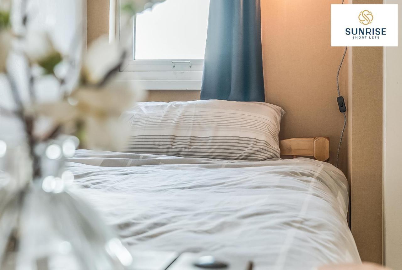 The Law, Has 4 Rooms With Tvs, 2 Bathrooms, Central, Free Parking, Fully Equipped, Contractor And Trades Favourite, 5 Mins To Centre - Long Stays, Invoice And Reduced Price Are Only Via Sunrise Short Lets ダンディー エクステリア 写真