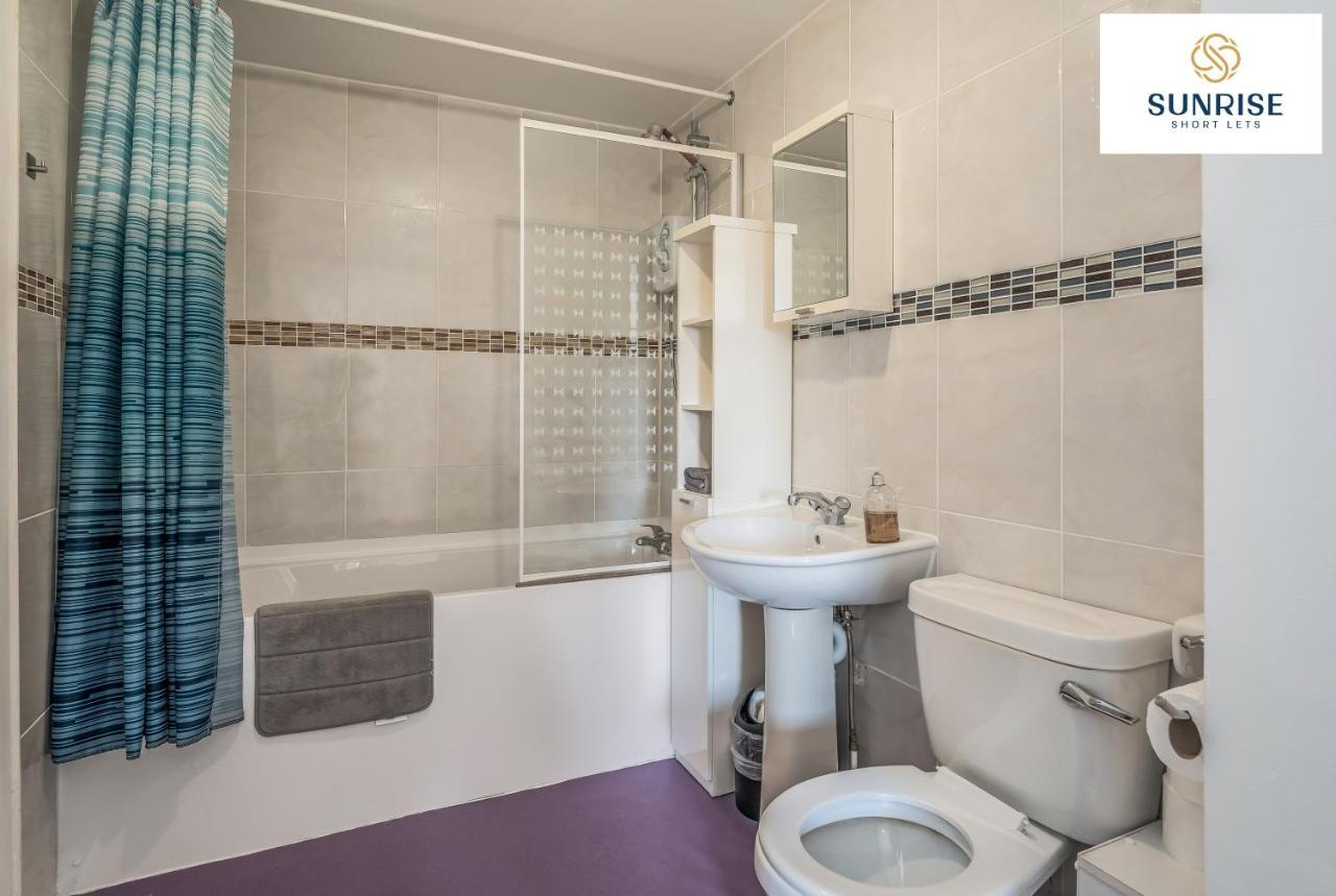 The Law, Has 4 Rooms With Tvs, 2 Bathrooms, Central, Free Parking, Fully Equipped, Contractor And Trades Favourite, 5 Mins To Centre - Long Stays, Invoice And Reduced Price Are Only Via Sunrise Short Lets ダンディー エクステリア 写真