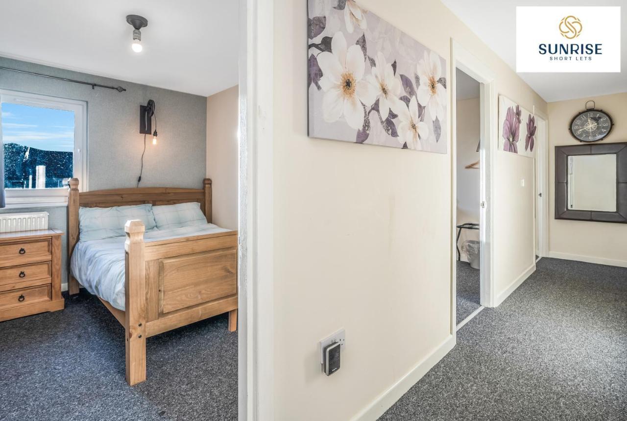The Law, Has 4 Rooms With Tvs, 2 Bathrooms, Central, Free Parking, Fully Equipped, Contractor And Trades Favourite, 5 Mins To Centre - Long Stays, Invoice And Reduced Price Are Only Via Sunrise Short Lets ダンディー エクステリア 写真